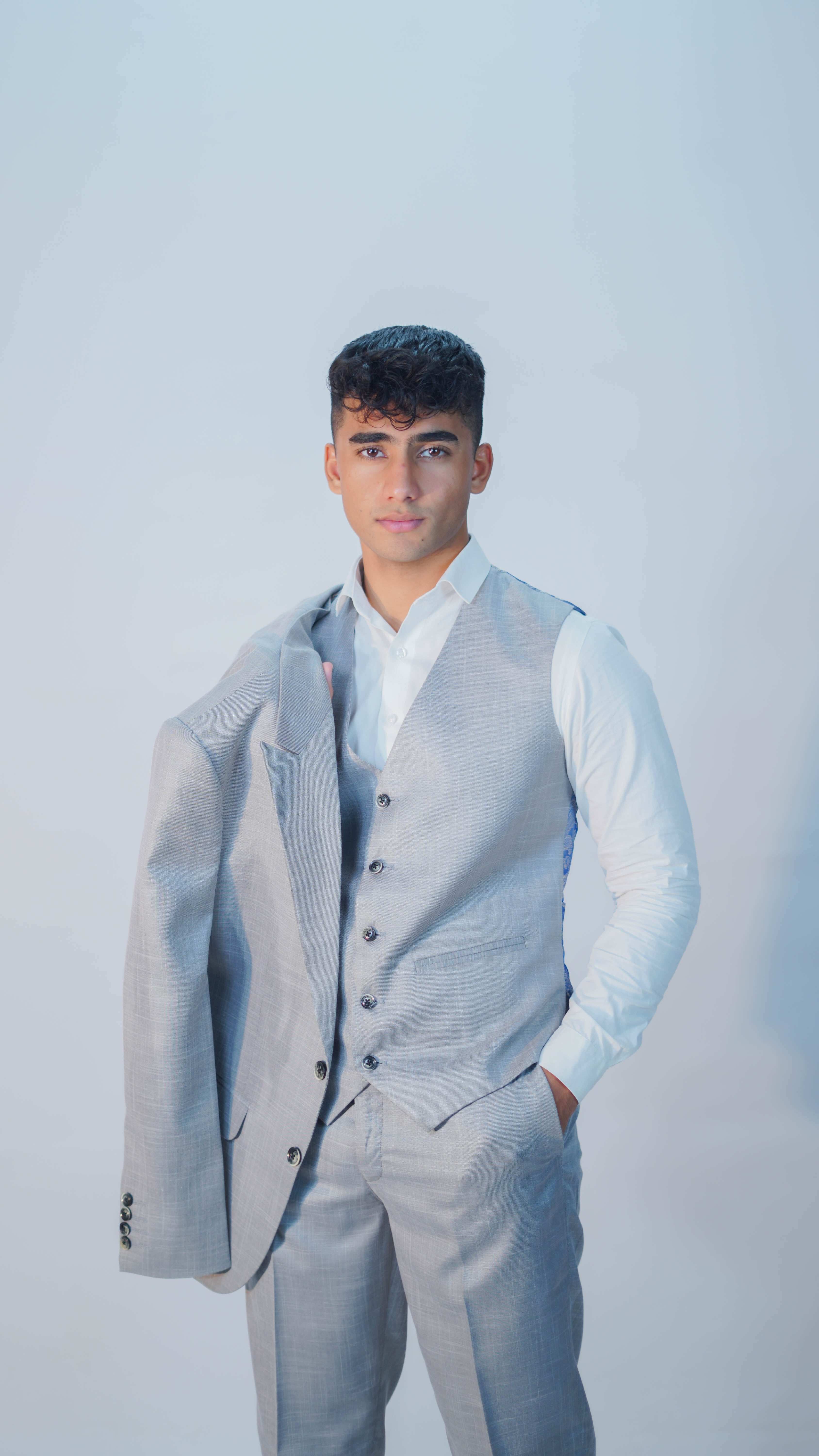 Premium 3-Piece Men Grey Suit- Custom Fit High-End Formalwear for Every Occasion - Imperial Stitch