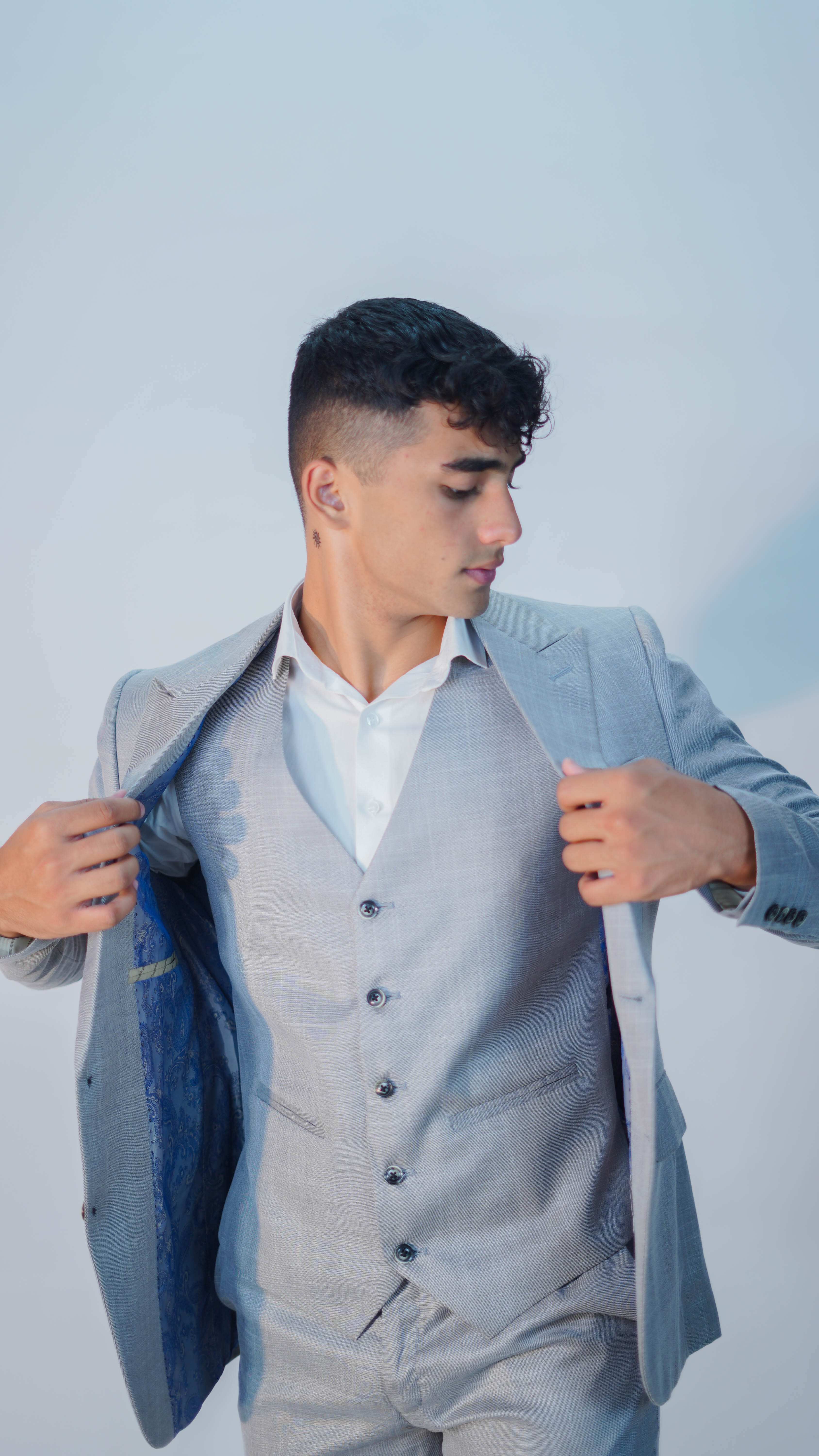 Premium 3-Piece Men Grey Suit- Custom Fit High-End Formalwear for Every Occasion - Imperial Stitch