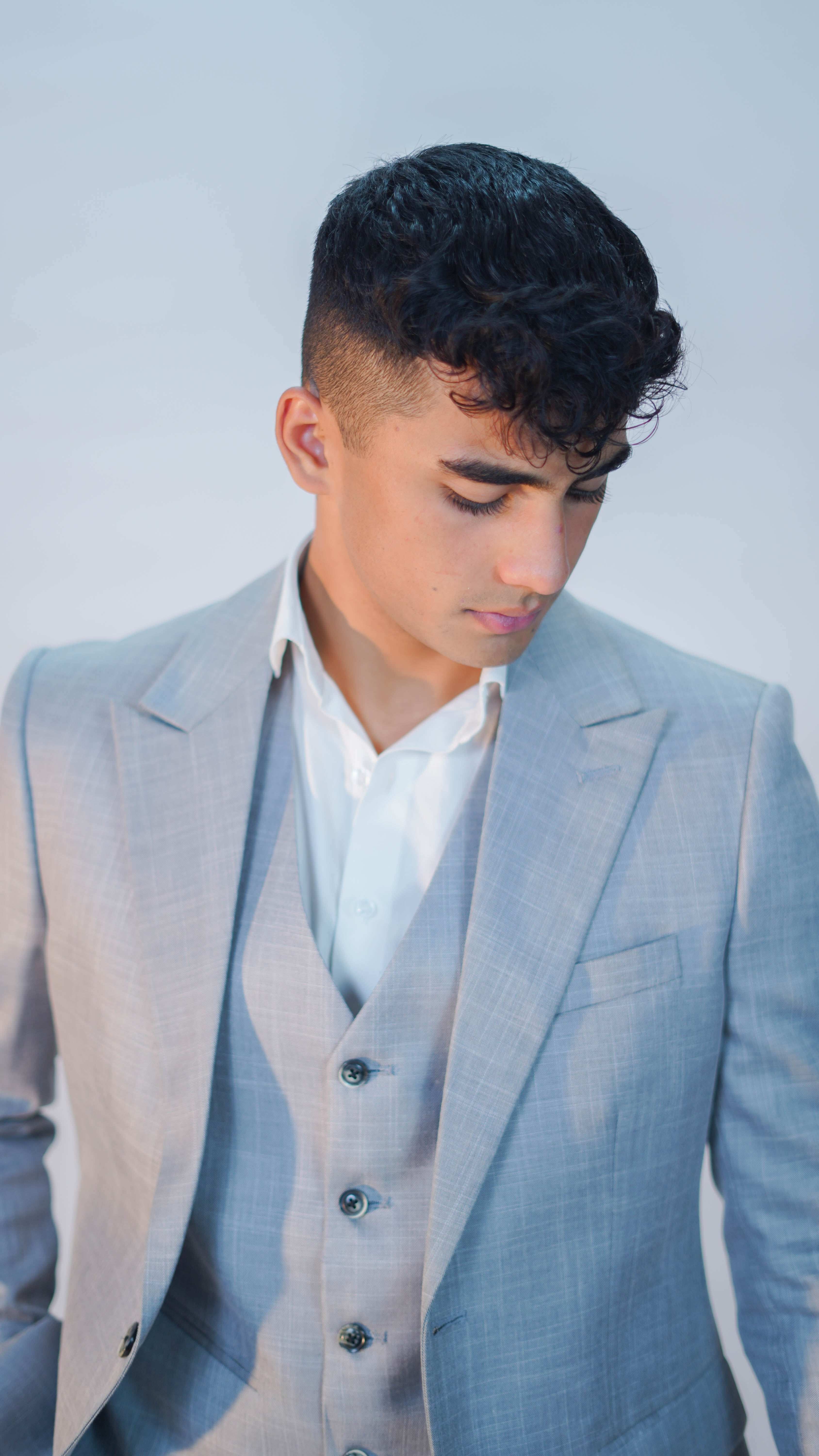 Premium 3-Piece Men Grey Suit- Custom Fit High-End Formalwear for Every Occasion - Imperial Stitch