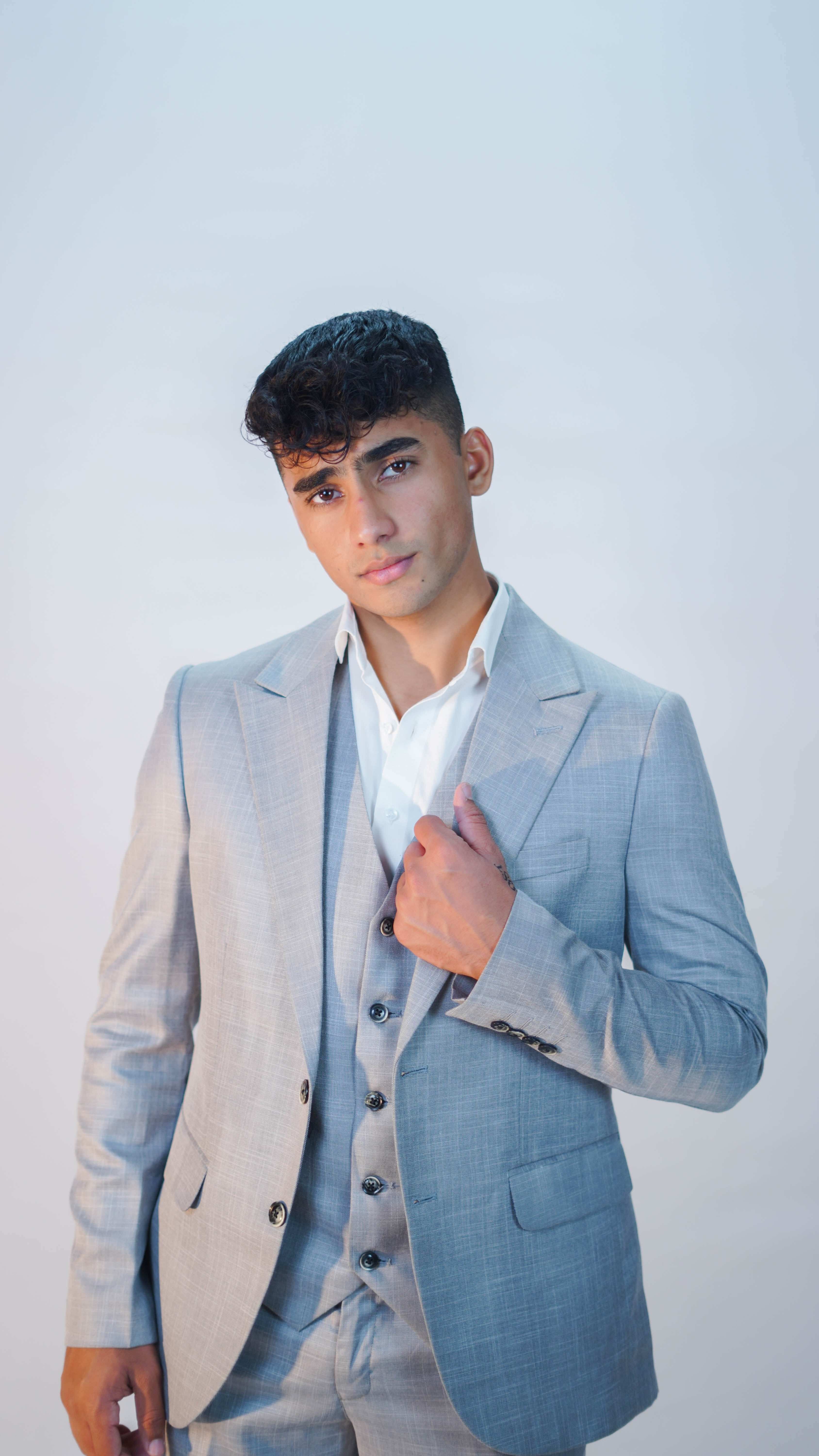 Premium 3-Piece Men Grey Suit- Custom Fit High-End Formalwear for Every Occasion - Imperial Stitch